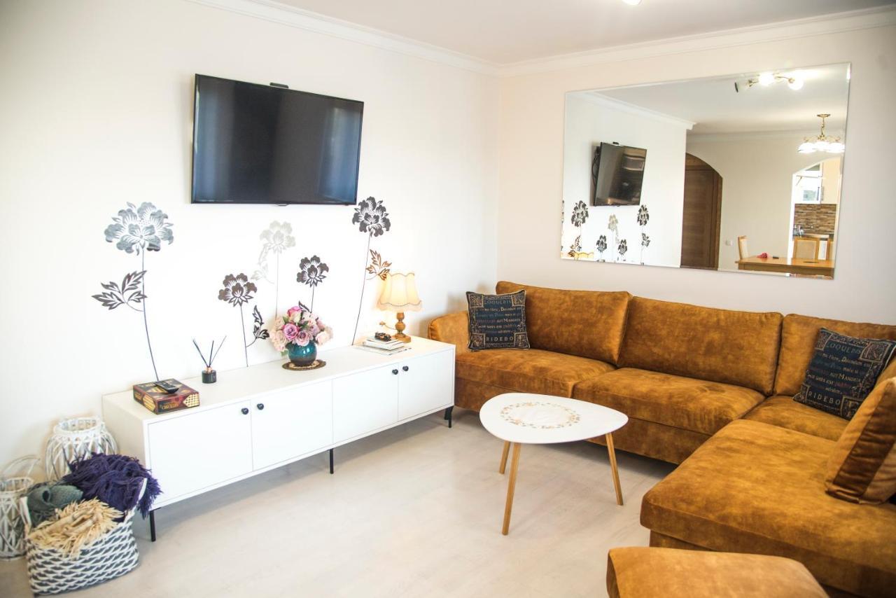Lyra63 Large 80Sq M Top 14 Floor Siauliai  Ngoại thất bức ảnh